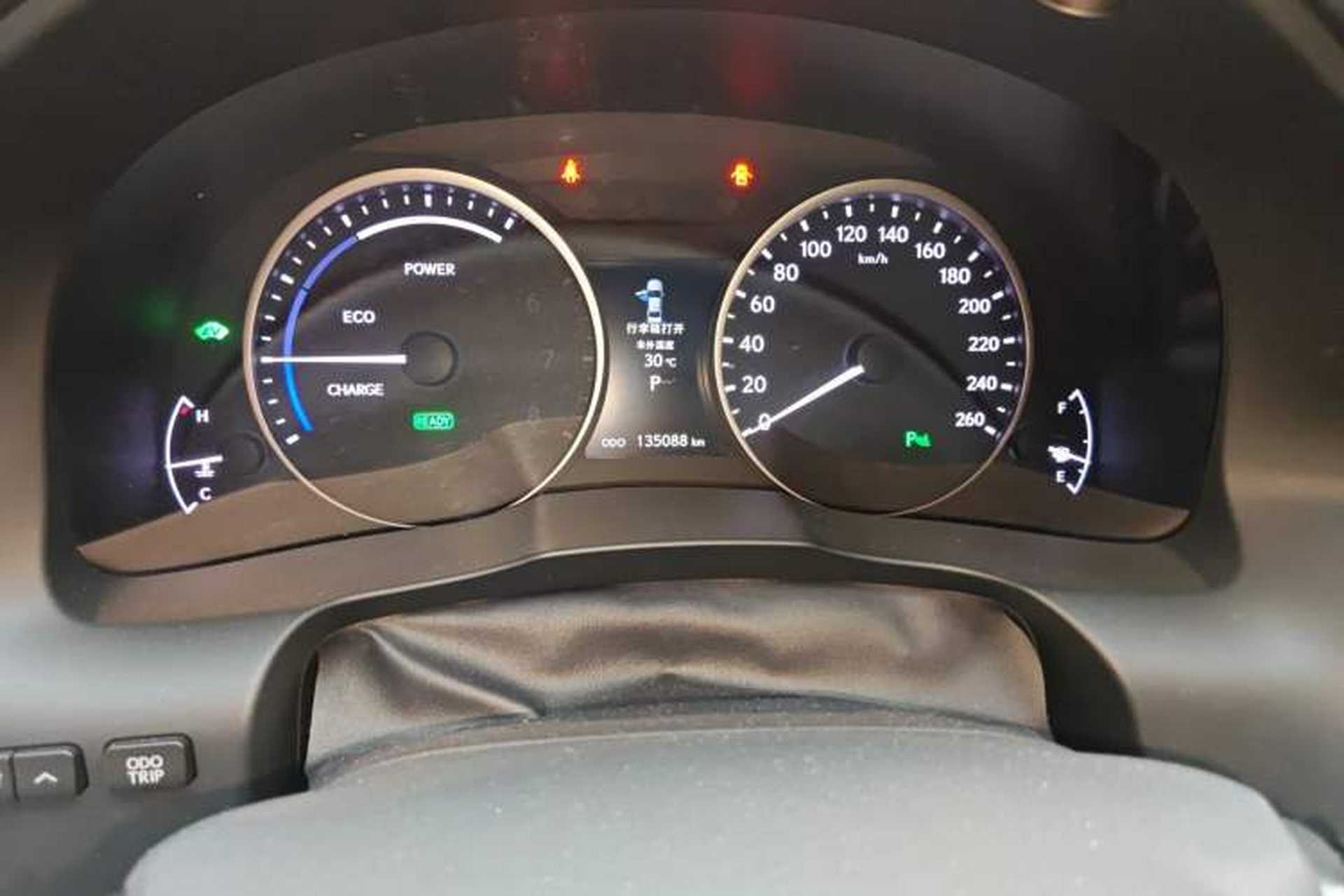 Used Lexus ES 2013 300h Luxury Edition Odometer Close Up
