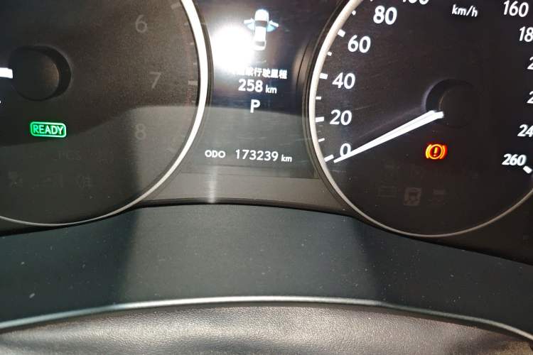 Used Lexus ES 2013 300h Elite Edition Odometer Close Up