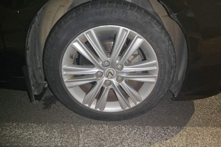 Used Lexus ES 2013 250 Mark Levinson Limited Edition Right Front Wheel Hub