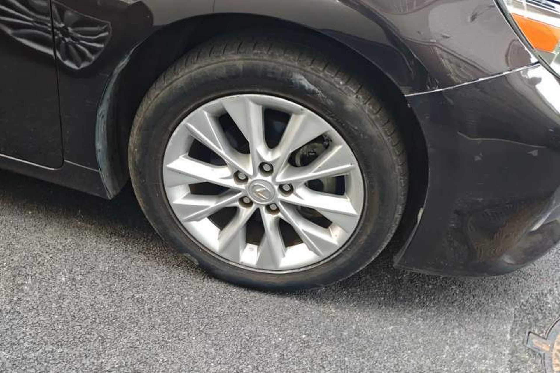 Used Lexus ES 2013 300h Elite Edition Right Front Wheel Hub