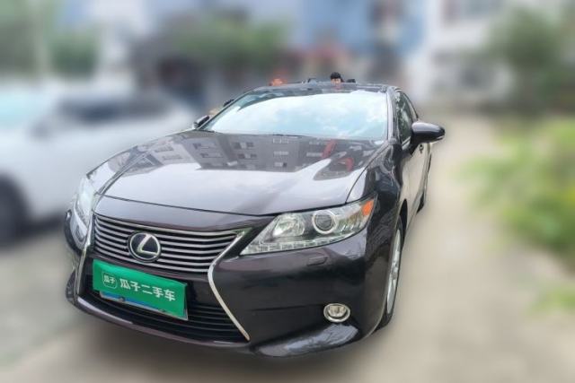 Ojetý Lexus ES 2013 300h Elite Edition