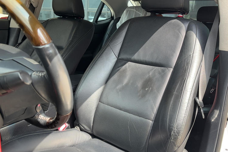 Used Lexus ES 2013 300h Luxury Edition Interior 6