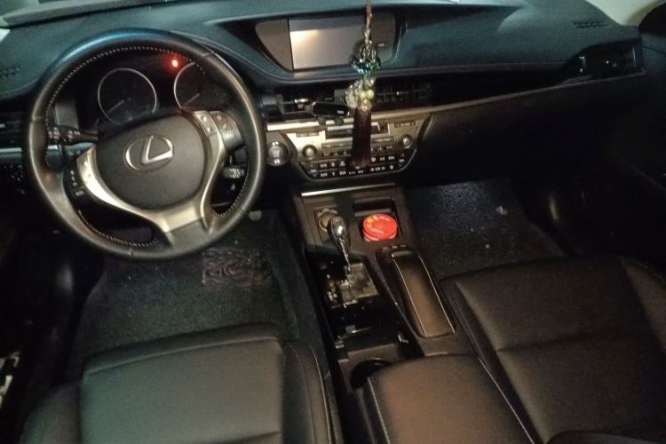 Used Lexus ES 2013 250 Elite Edition Center Console