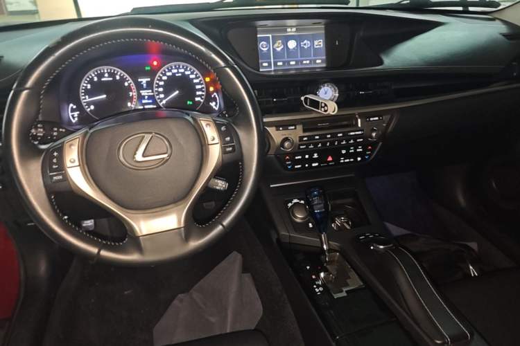 Used Lexus ES 2013 250 Elite Edition Center Console