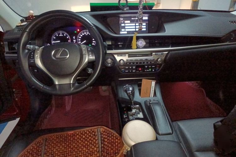 Used Lexus ES 2013 250 Elite Edition Center Console