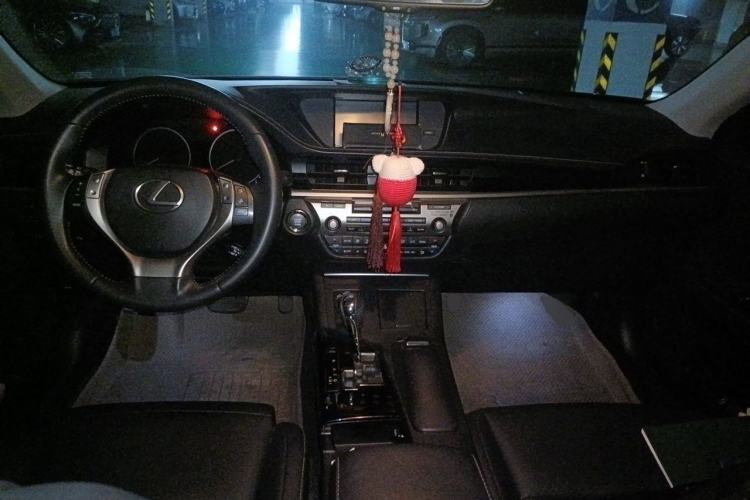 Used Lexus ES 2013 250 Elegant Edition Center Console