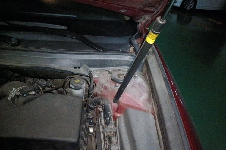 Used Lexus ES 2013 250 Elegant Edition Engine Bay Left