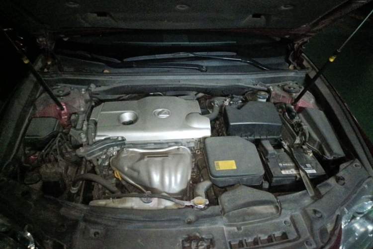 Used Lexus ES 2013 250 Elegant Edition Engine Bay