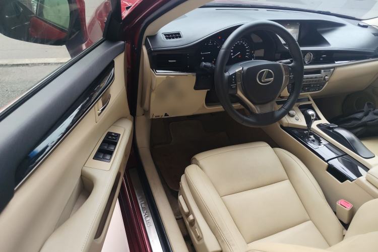 Used Lexus ES 2013 250 Elite Edition Interior 3