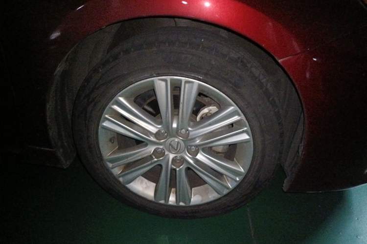 Used Lexus ES 2013 250 Elegant Edition Right Front Wheel Hub