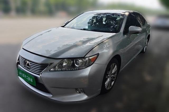 Ojetý Lexus ES 2013 250 Elite Edition