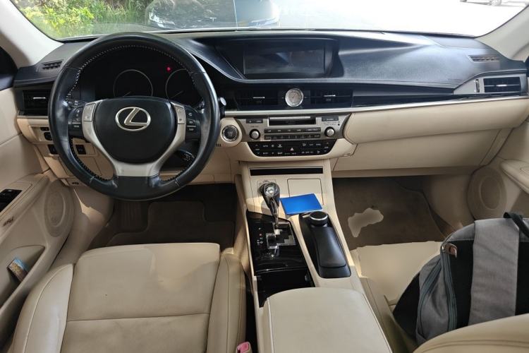 Used Lexus ES 2013 250 Elite Edition Center Console