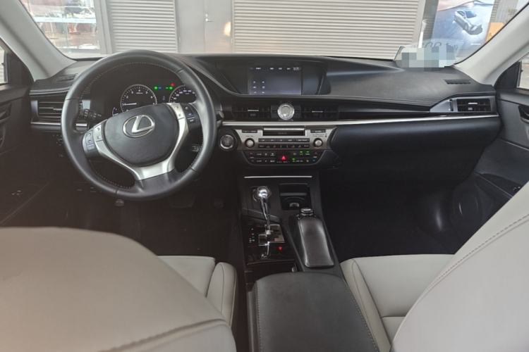 Used Lexus ES 2013 250 Elite Edition Center Console