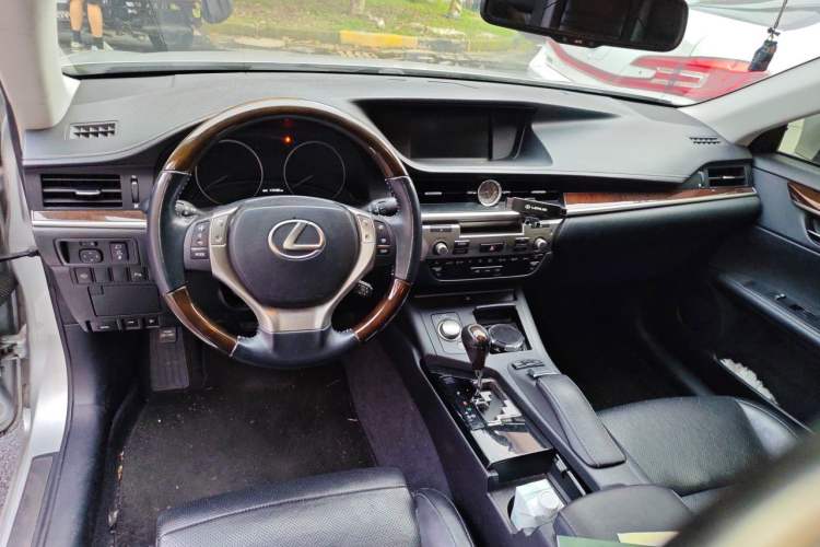 Used Lexus ES 2013 250 Elegant Edition Center Console