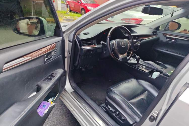 Used Lexus ES 2013 250 Elegant Edition Driver Seat