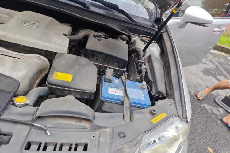 Used Lexus ES 2013 250 Elegant Edition Engine Bay Left