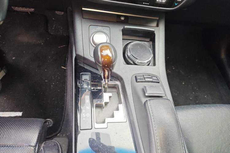 Used Lexus ES 2013 250 Elegant Edition Gear Lever