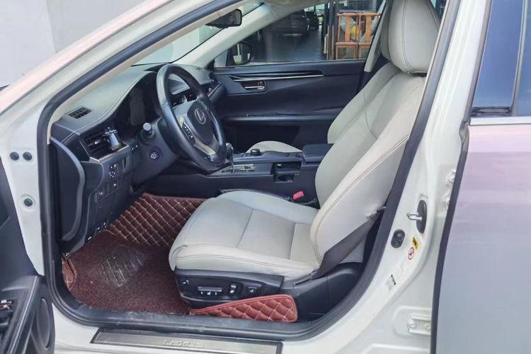 Used Lexus ES 2013 250 Elite Edition Interior 2