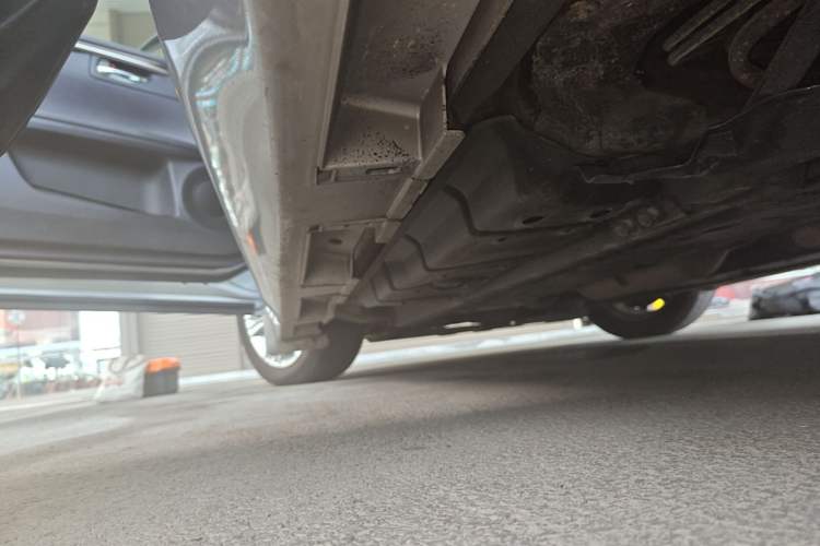 Used Lexus ES 2013 250 Elite Edition Left Side Sill