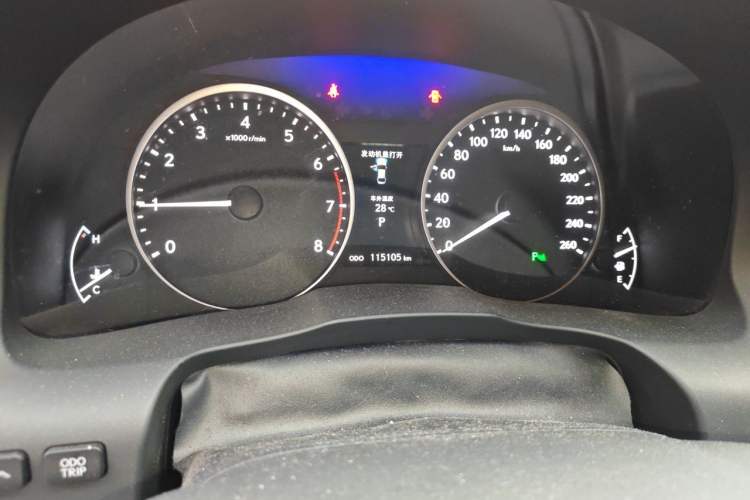 Used Lexus ES 2013 250 Elegant Edition Odometer Close Up