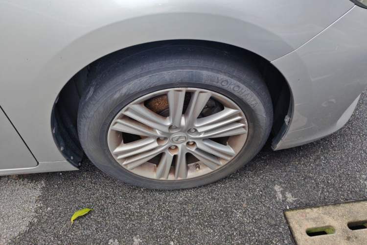 Used Lexus ES 2013 250 Elegant Edition Right Front Wheel Hub