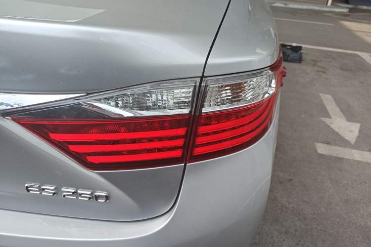 Used Lexus ES 2013 250 Elite Edition Right Rear Taillight