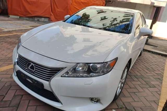 Used Lexus ES 2013 300h Elite Edition