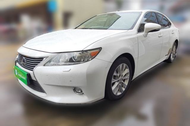 Używany Lexus ES 2013 300h Elite Edition