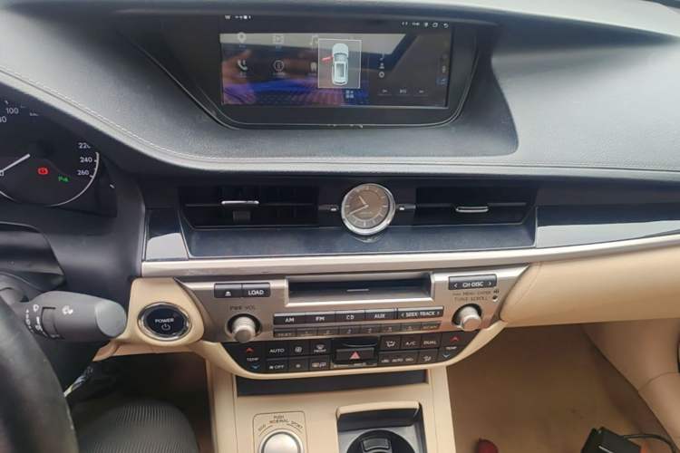 Used Lexus ES 2013 300h Elite Edition Audio And AC Panel