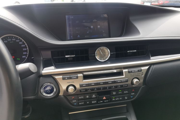 Used Lexus ES 2013 300h Elite Edition Audio And AC Panel