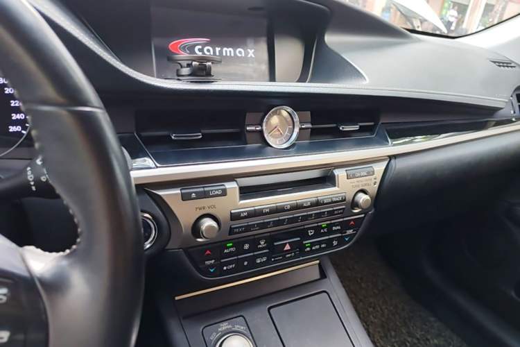 Used Lexus ES 2013 300h Elite Edition Audio And AC Panel