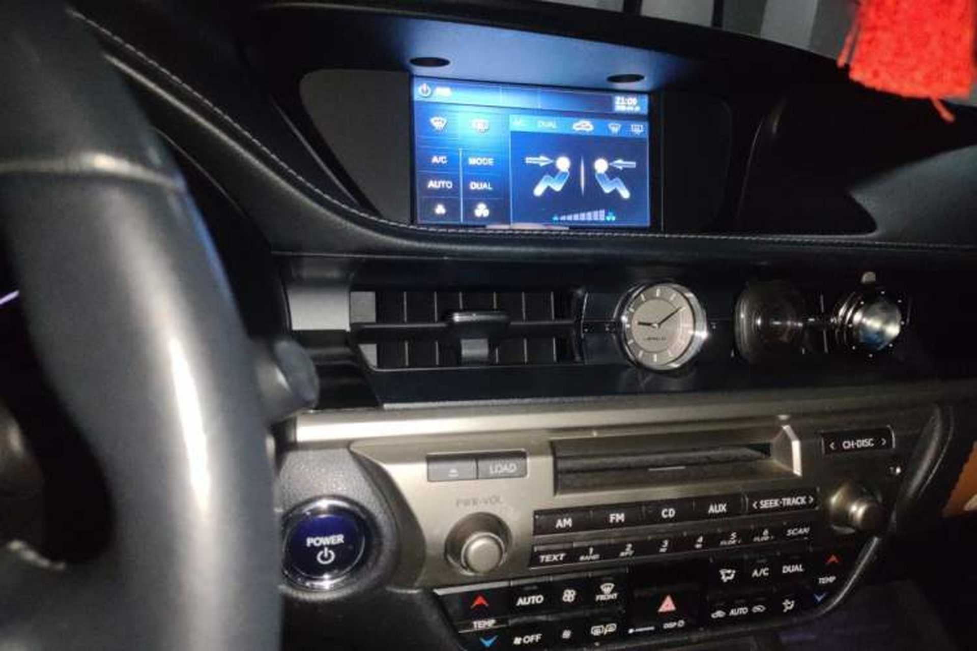 Used Lexus ES 2013 300h Elite Edition Audio And AC Panel