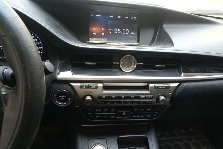 Used Lexus ES 2013 300h Elite Edition Audio And AC Panel