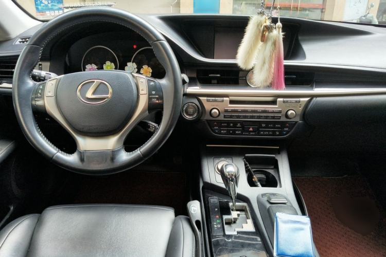 Used Lexus ES 2013 250 Elegant Edition Center Console