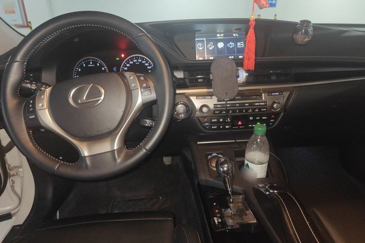 Used Lexus ES 2013 250 Elite Edition Center Console