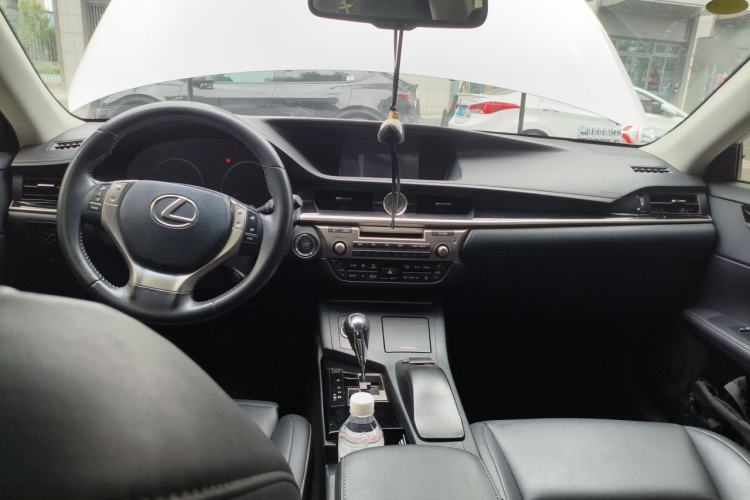 Used Lexus ES 2013 250 Elite Edition Center Console