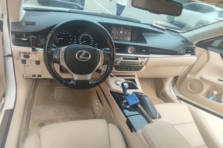 Used Lexus ES 2013 250 Elite Edition Center Console