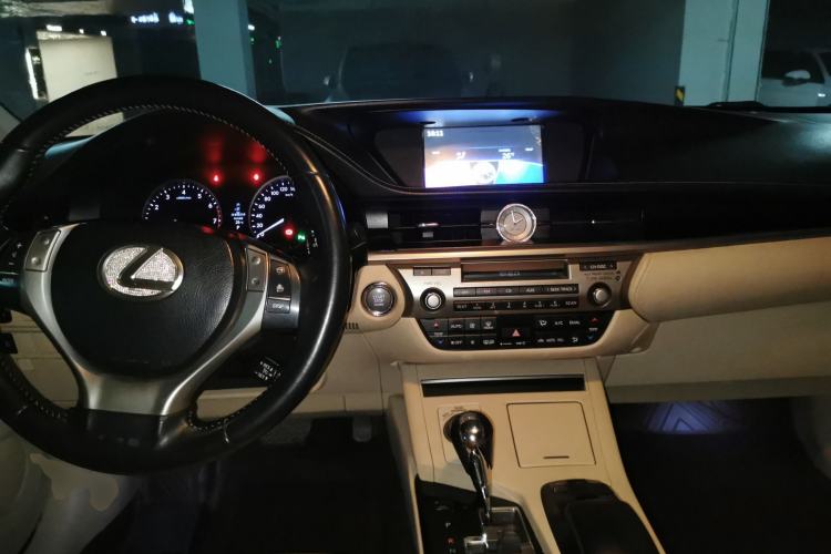 Used Lexus ES 2013 250 Elite Edition Center Console