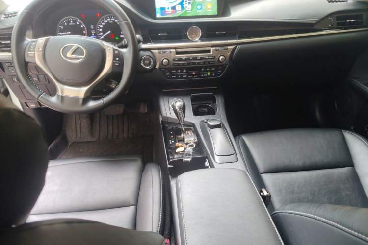Used Lexus ES 2013 250 Elite Edition Center Console