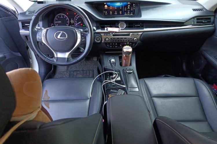 Used Lexus ES 2013 250 Elite Edition Center Console