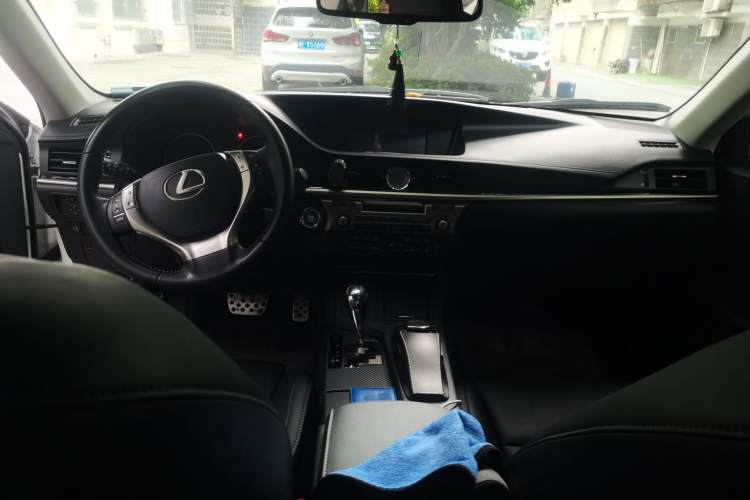 Used Lexus ES 2013 250 Elite Edition Center Console
