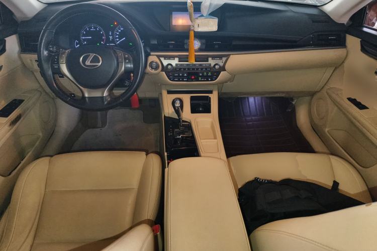Used Lexus ES 2013 250 Elite Edition Center Console