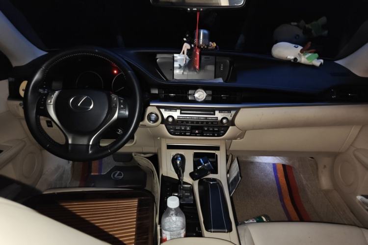 Used Lexus ES 2013 250 Elite Edition Center Console