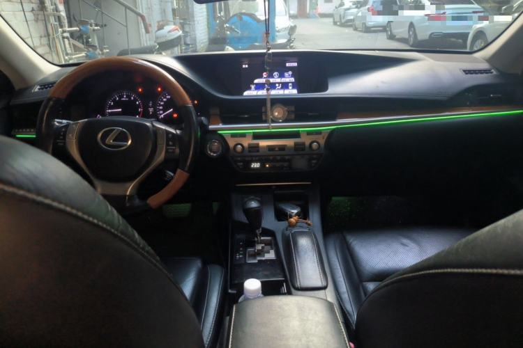 Used Lexus ES 2013 250 Elegant Edition Center Console