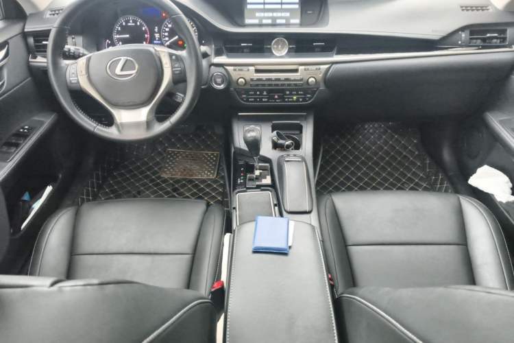 Used Lexus ES 2013 250 Elite Edition Center Console