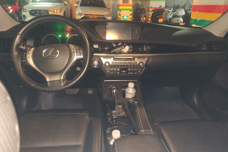Used Lexus ES 2013 250 Elite Edition Center Console