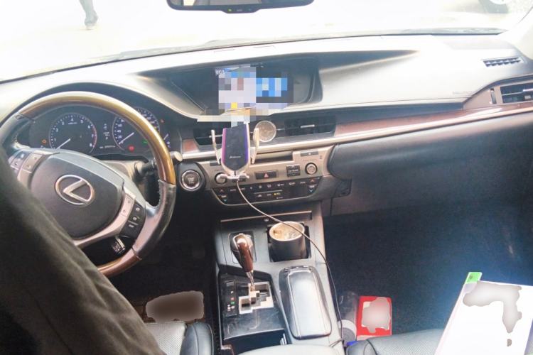 Used Lexus ES 2013 250 Elegant Edition Center Console