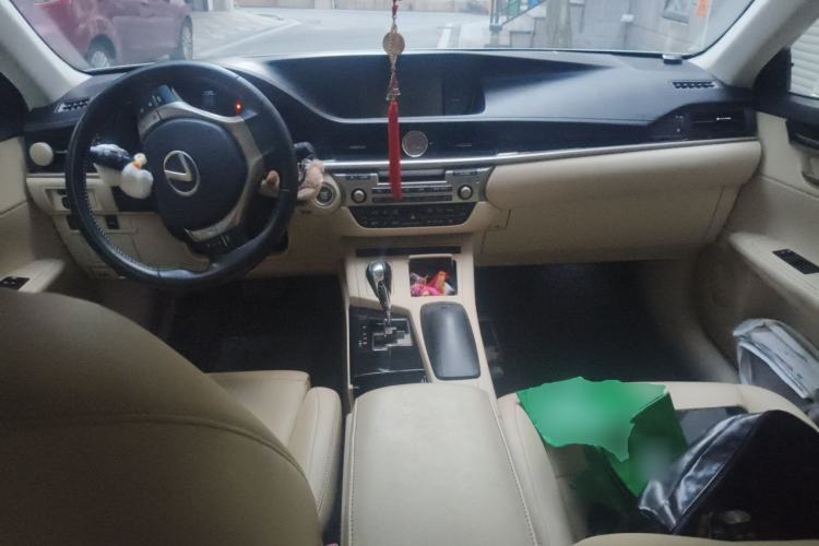 Used Lexus ES 2013 250 Elite Edition Center Console