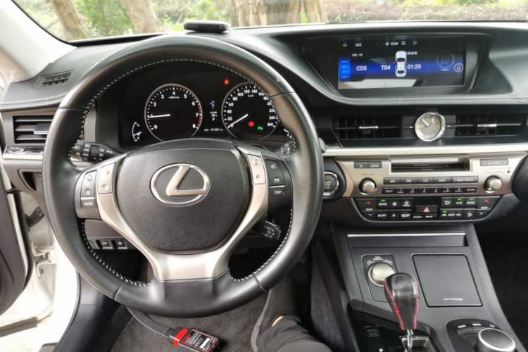 Used Lexus ES 2013 250 Elite Edition Center Console
