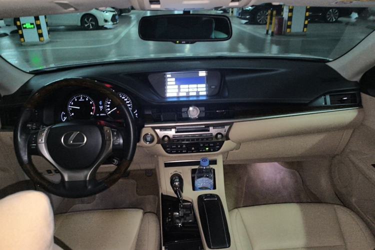 Used Lexus ES 2013 250 Elite Edition Center Console